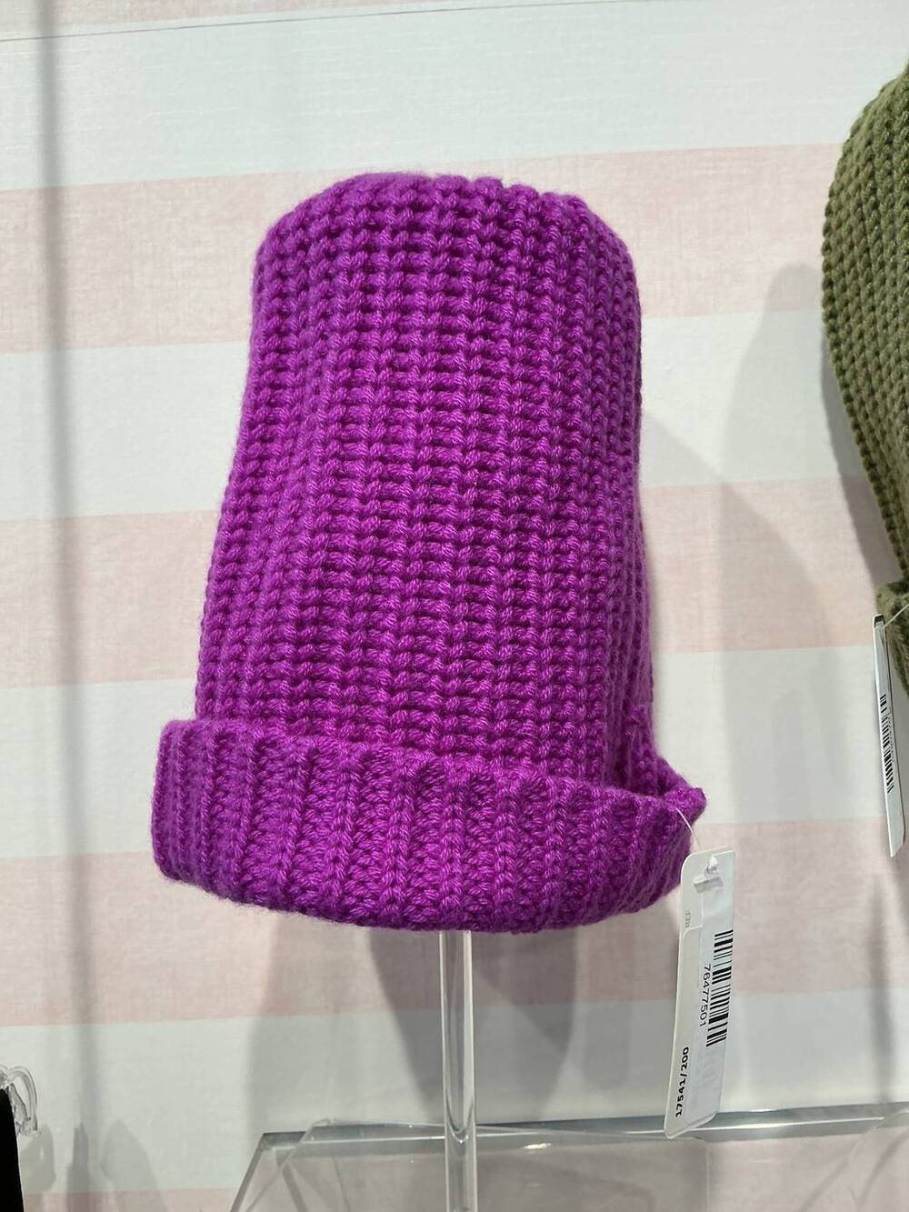 NEW RICHARD GRAND CASHMERE women's cashmere hat in bright purple